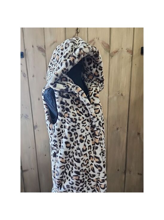 Jen and Co. Jackets & Blazers - Jen and Co. Women's Leopard Animal Print Super Soft Faux Fur Hooded Vest
